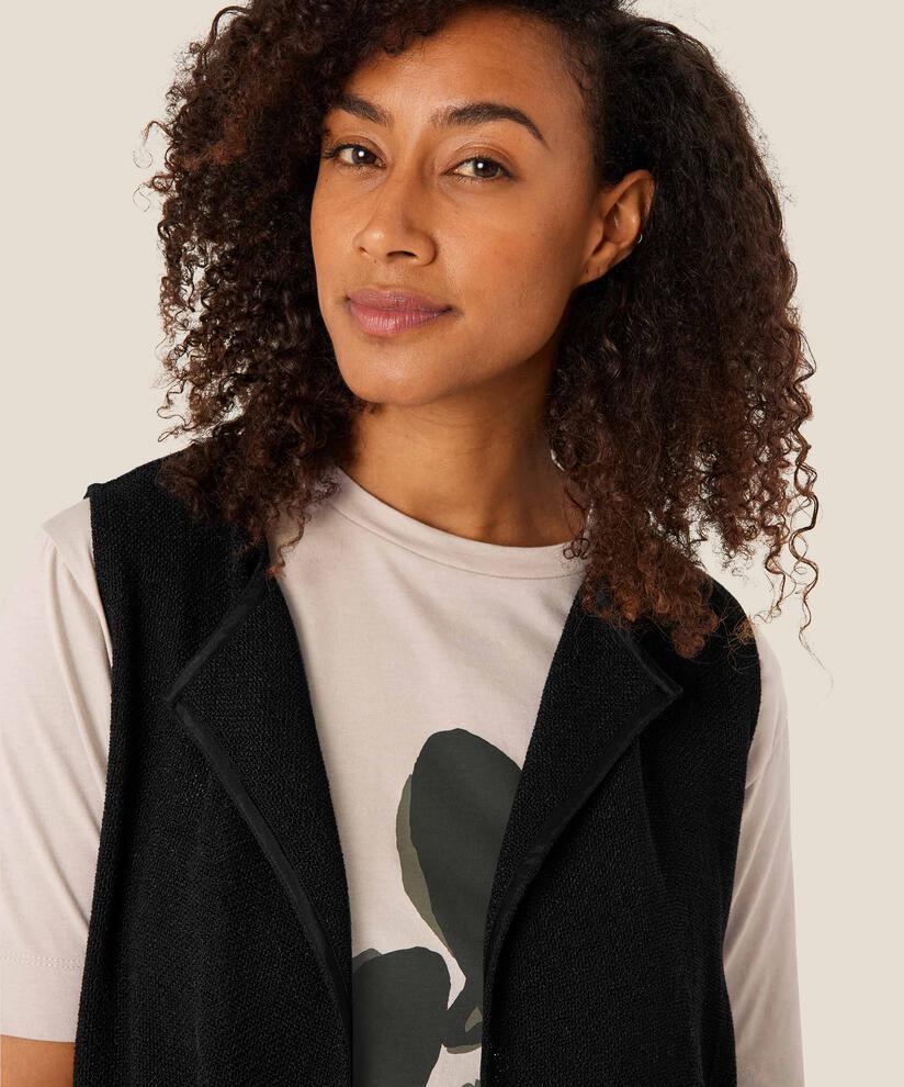 Jett Jakke, Black