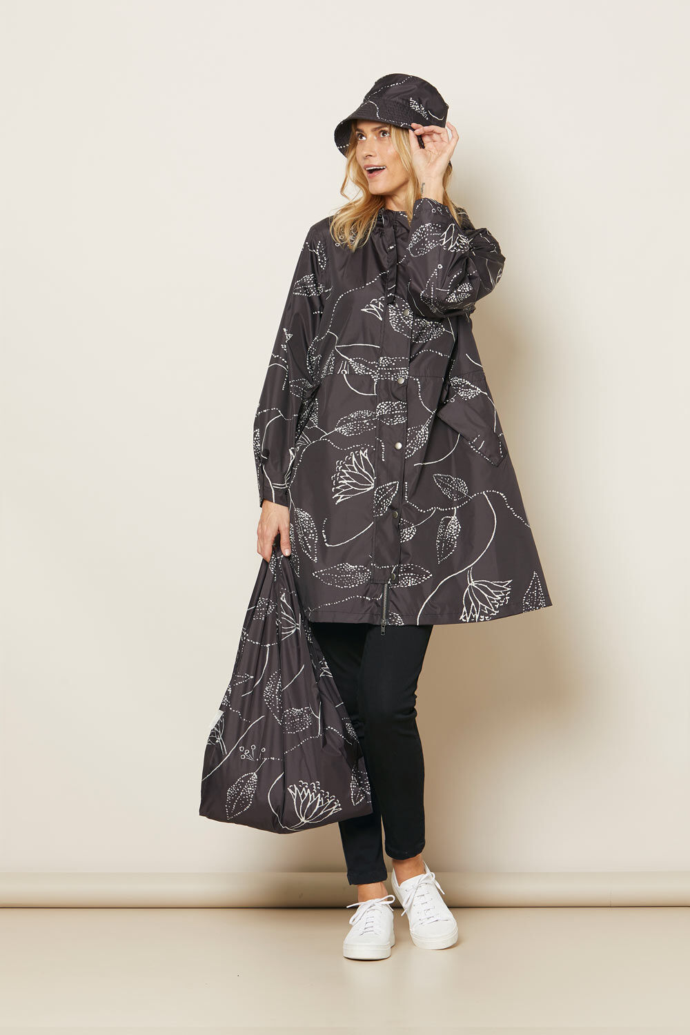 ADALINA TASKE, Black