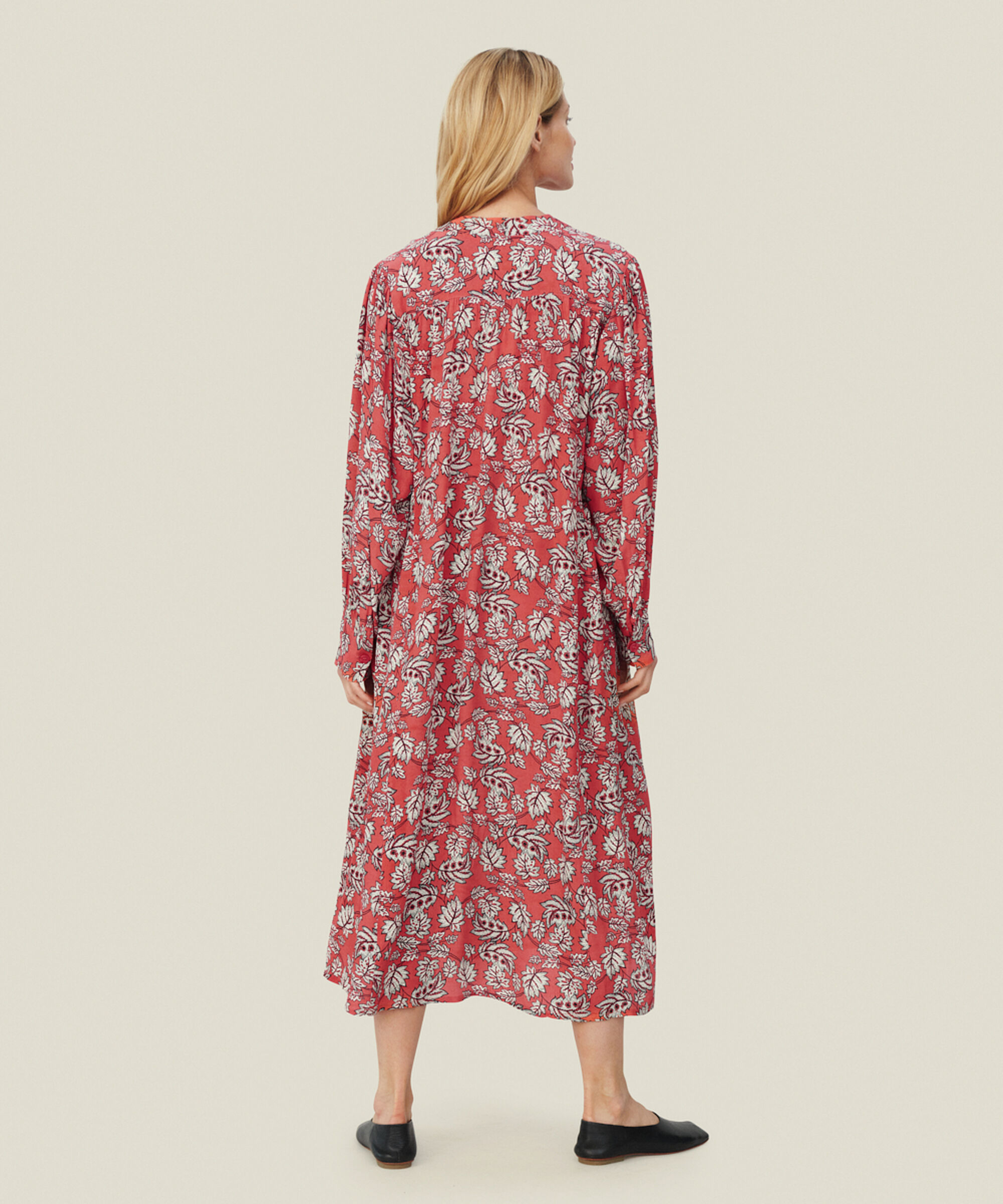 NIA KJOLE, Rose Sharon