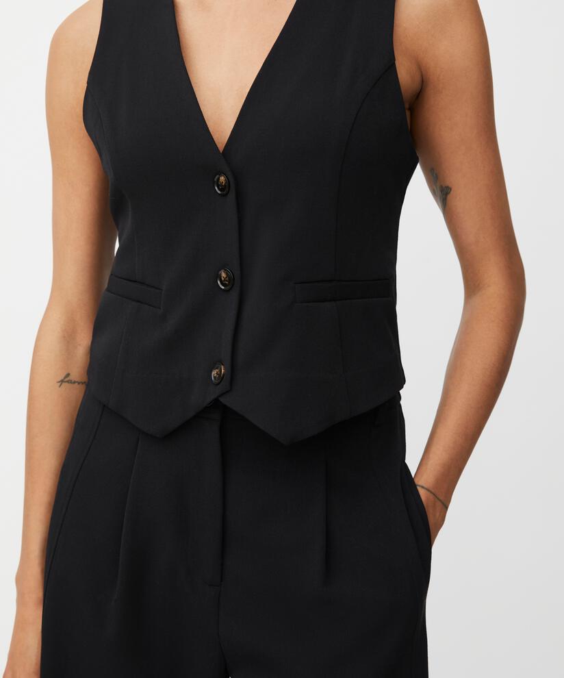 Jordyn Vest, Black