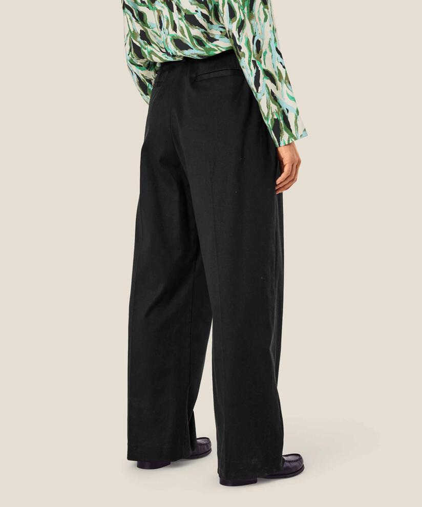 Pattigul Bukser, Black