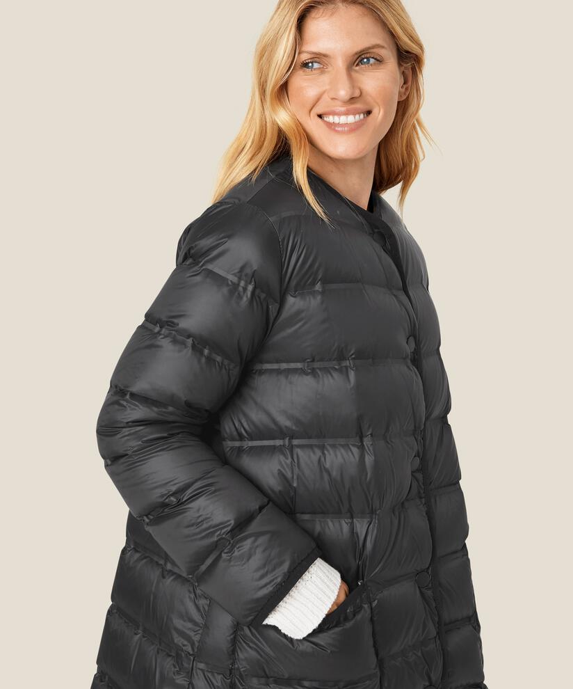 Tuvani dun frakke, Black