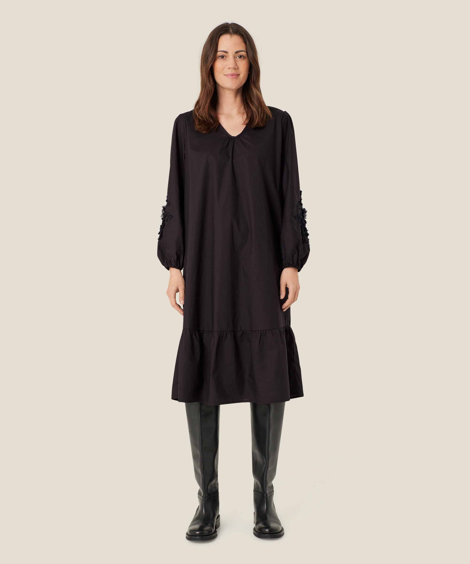 Najran Kjole, Black