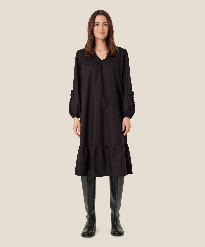 Najran Kjole, Black