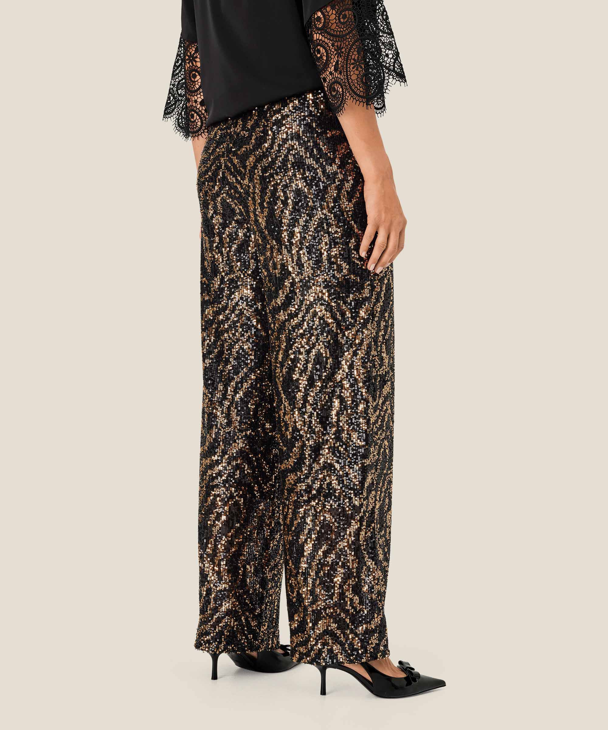 Prilly Bukser, Black