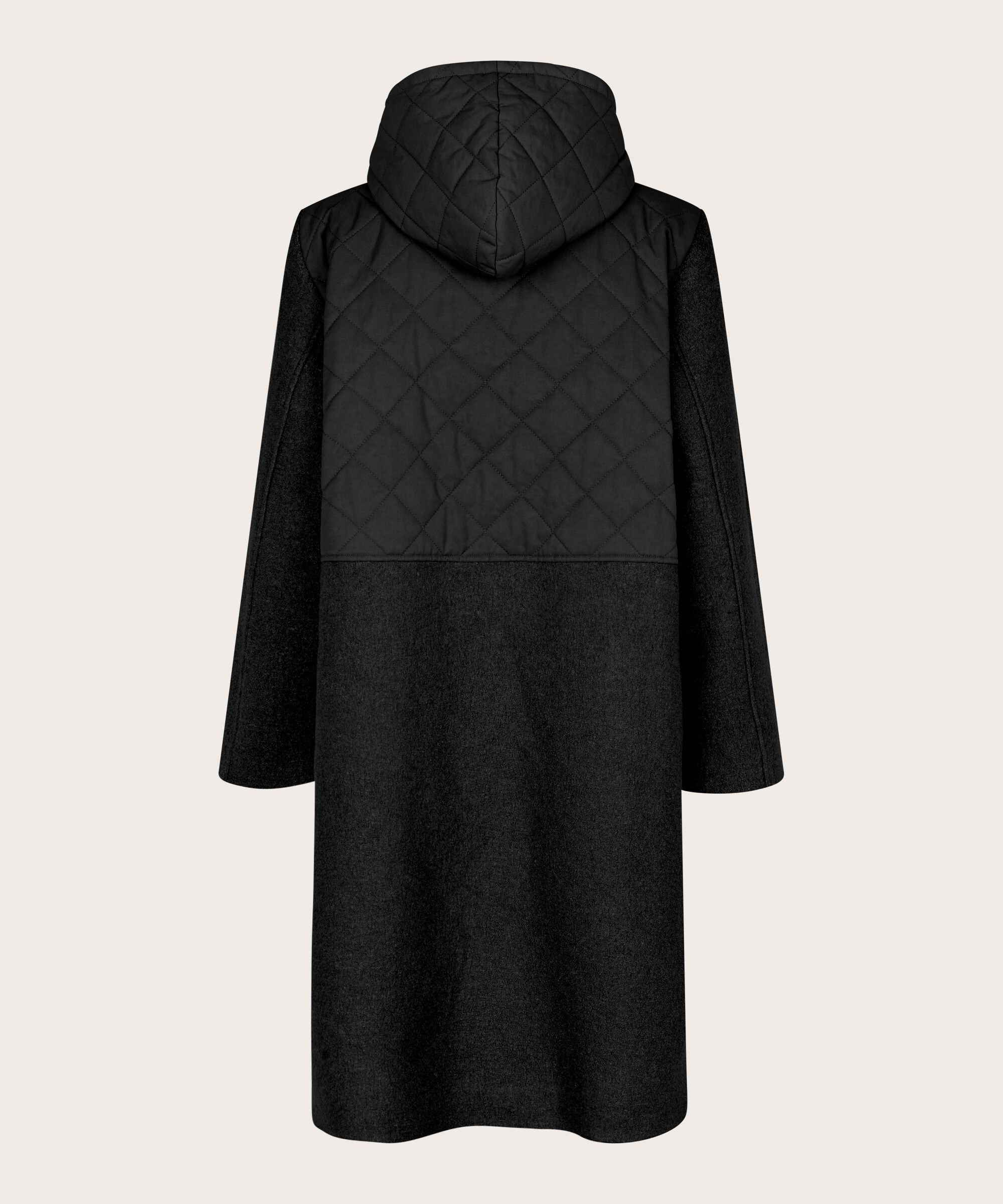 Tamsin Uldfrakke, Black