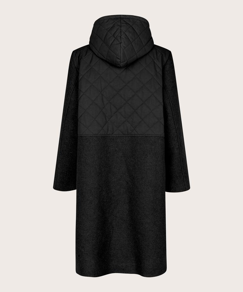 Tamsin Uldfrakke, Black