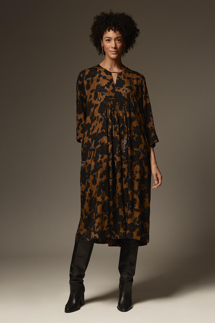 Nadyne Kjole - Breen, Rumani Øreringe - Gold