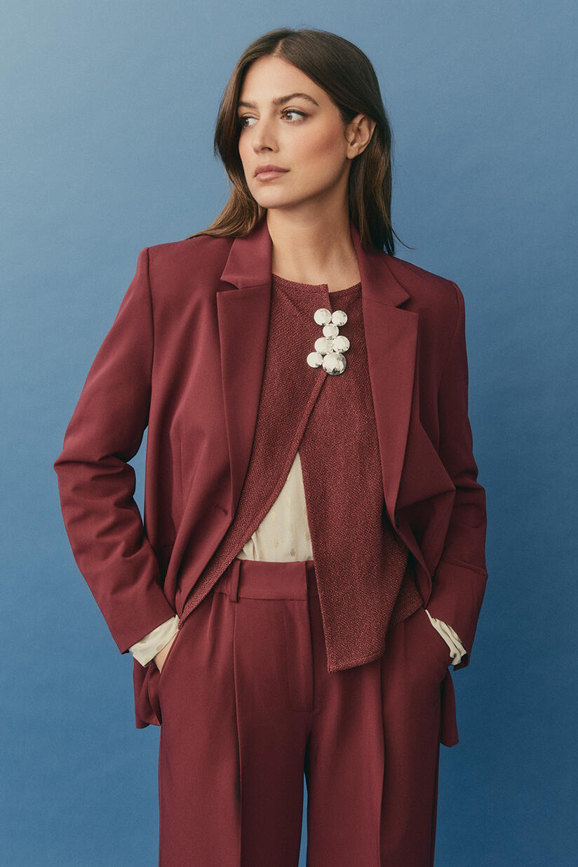 Jax Blazer - Tawny Port, Julitta Jakke - Tawny Port, Rouvar Broche - Silver, Dornessa Top - Oxford Tan, Pryscian Bukser - Tawny Port