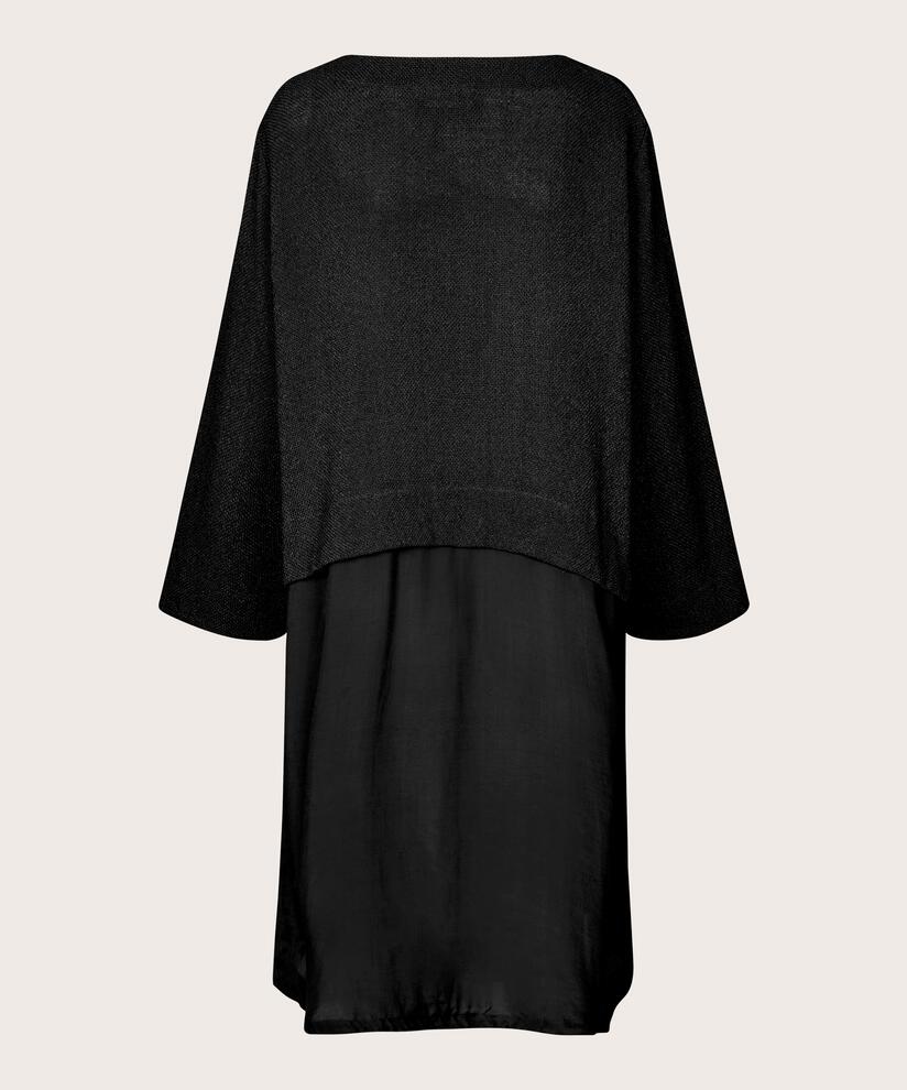 Nonah Kjole, Black