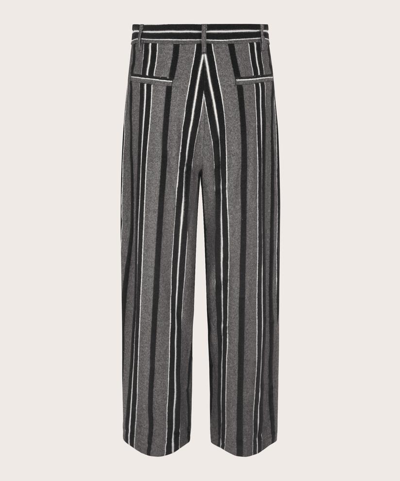 Piedad Bukser, Black