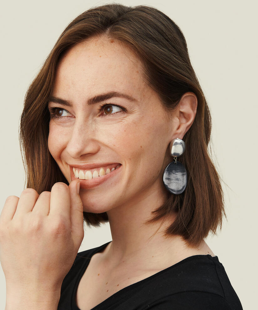 REVENA ØRERINGE, Black