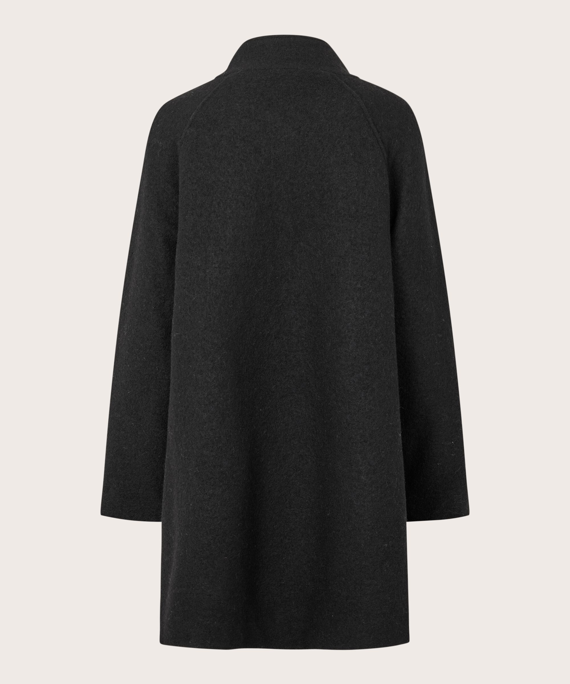 Teresa Uldfrakke, Black