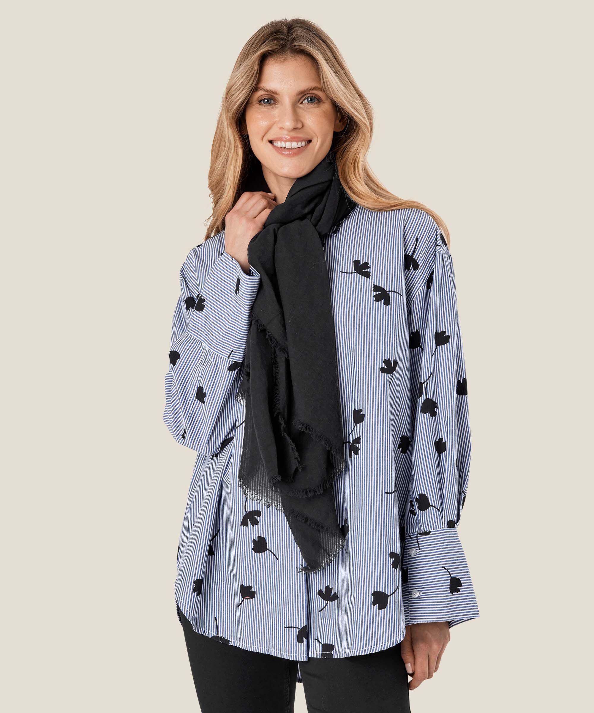 Ava Tørklæde, Black