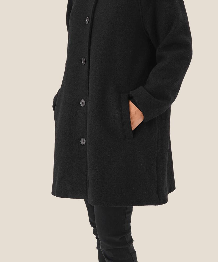 Teresa Uldfrakke, Black