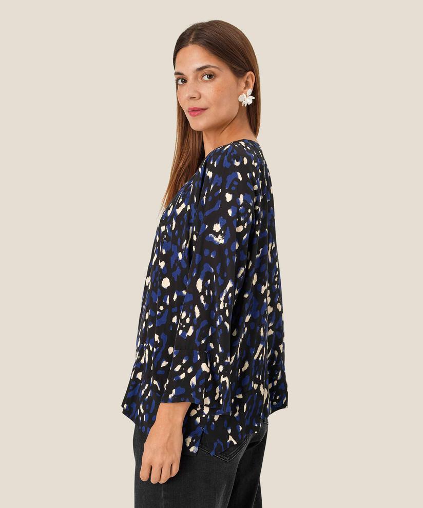 Benika Top, Medieval blue