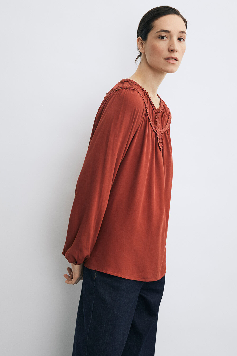 Delira Top - Russet Brown, Passang Denim Bukser - Dark Denim
