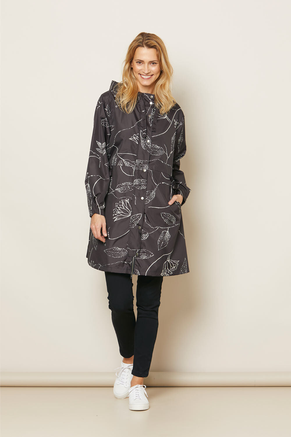 TINE FRAKKE Masai | European Webshop Black Tine Jacket | Masai | Regnjakker | Miinto.dk