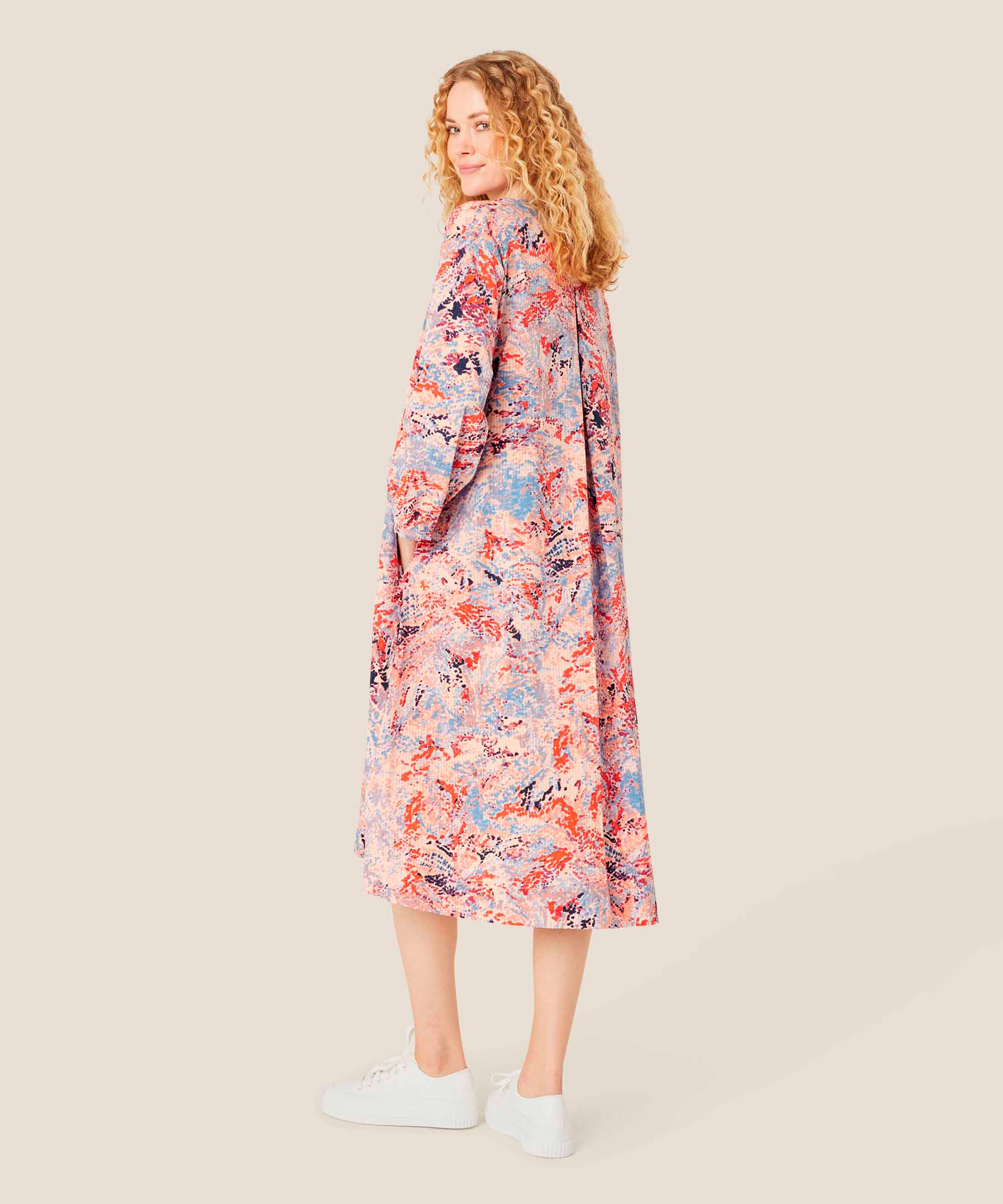 Nishat Kjole, Orange com