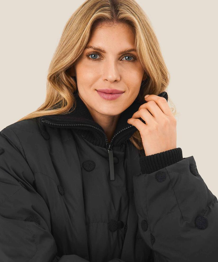 Tahila Dunfrakke, Black