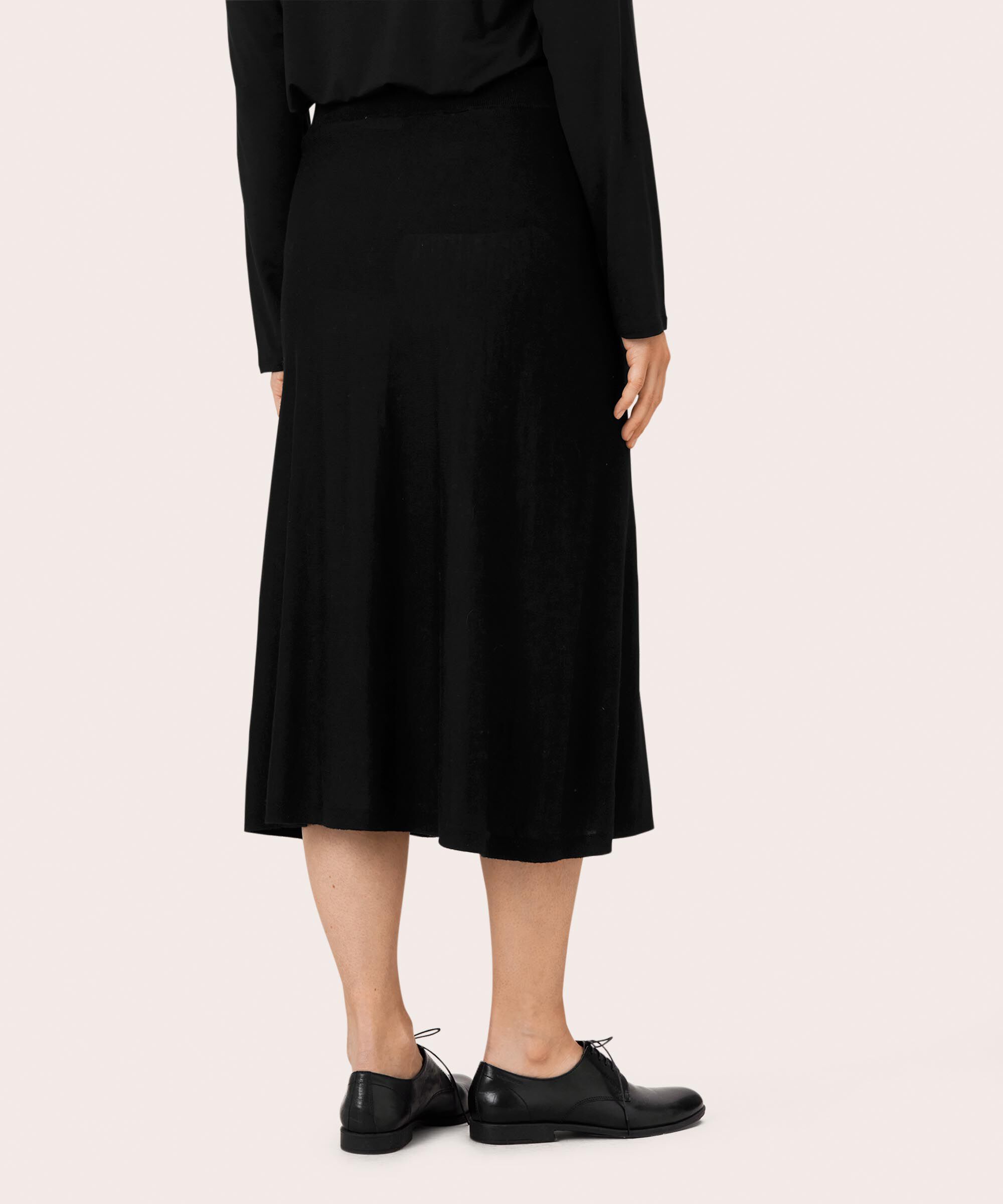 Stina Nederdel, Black