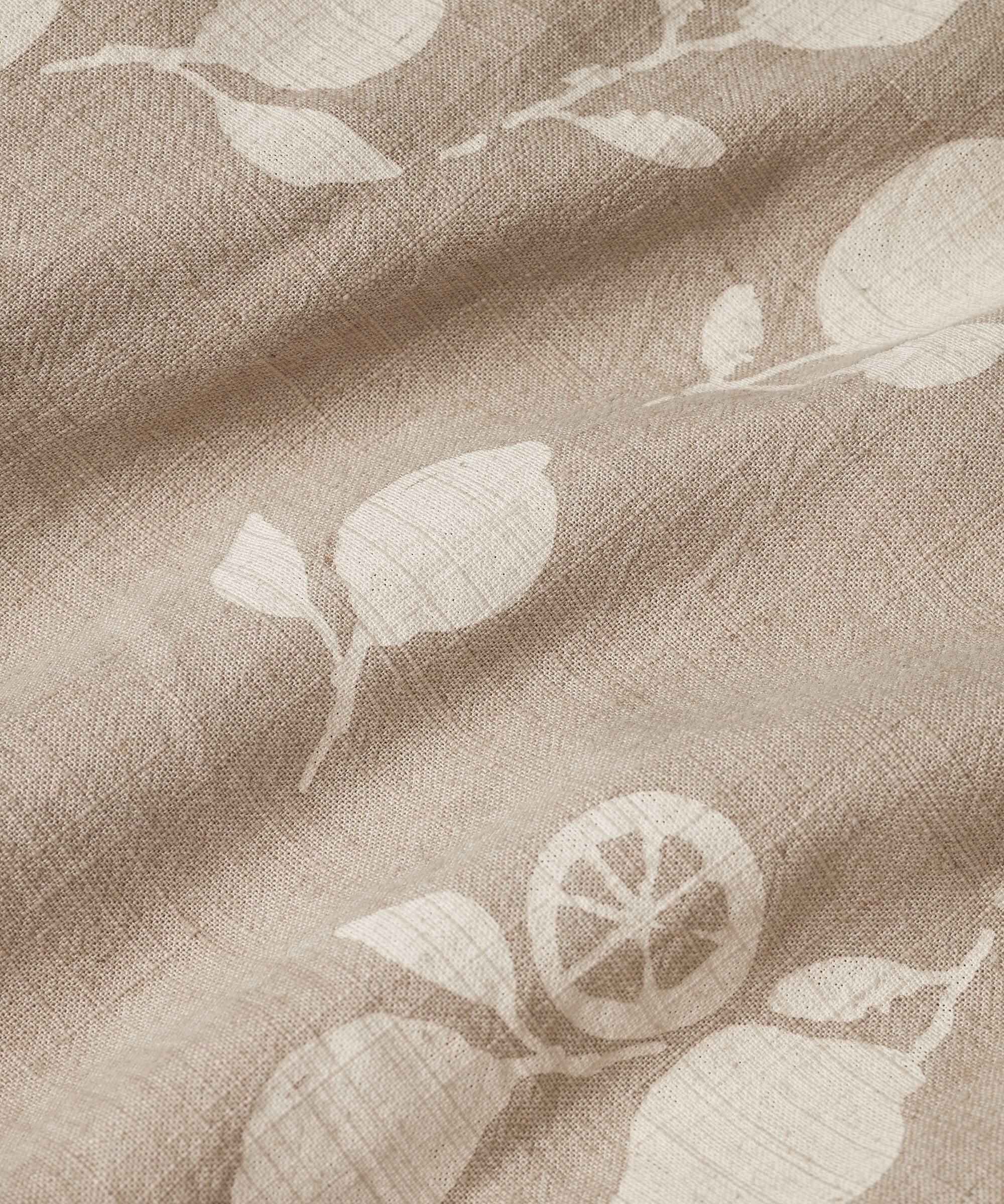 Genoveva Tunika, Natural