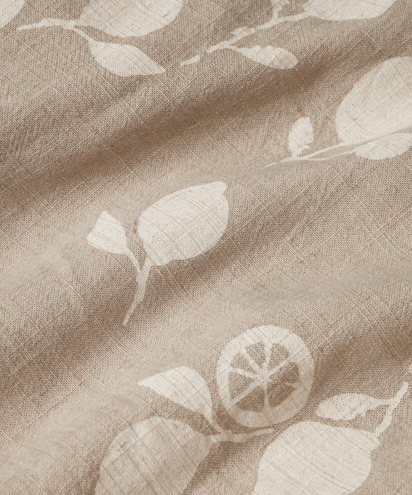 Genoveva Tunika, Natural