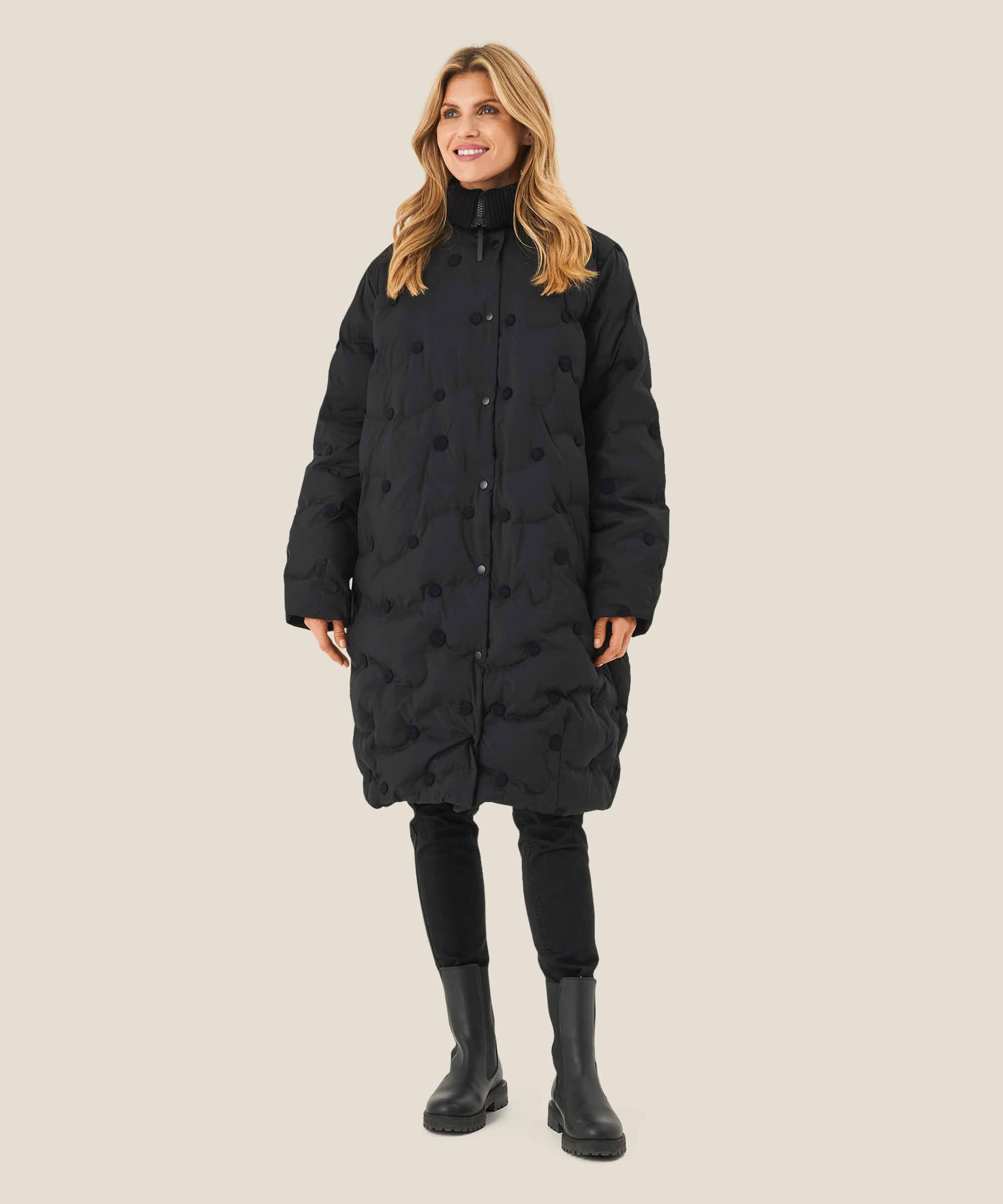 Tahila Dunfrakke, Black