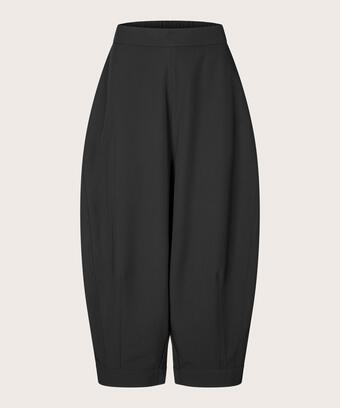 Pyrella Bukser, Black