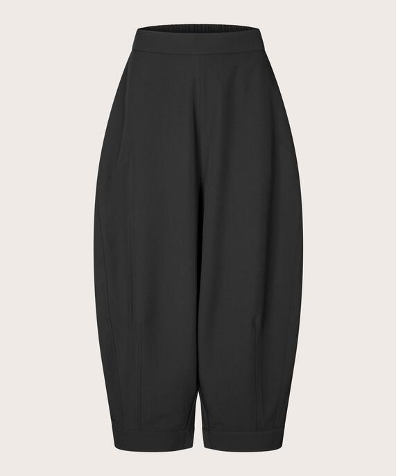 Pyrella Bukser, Black