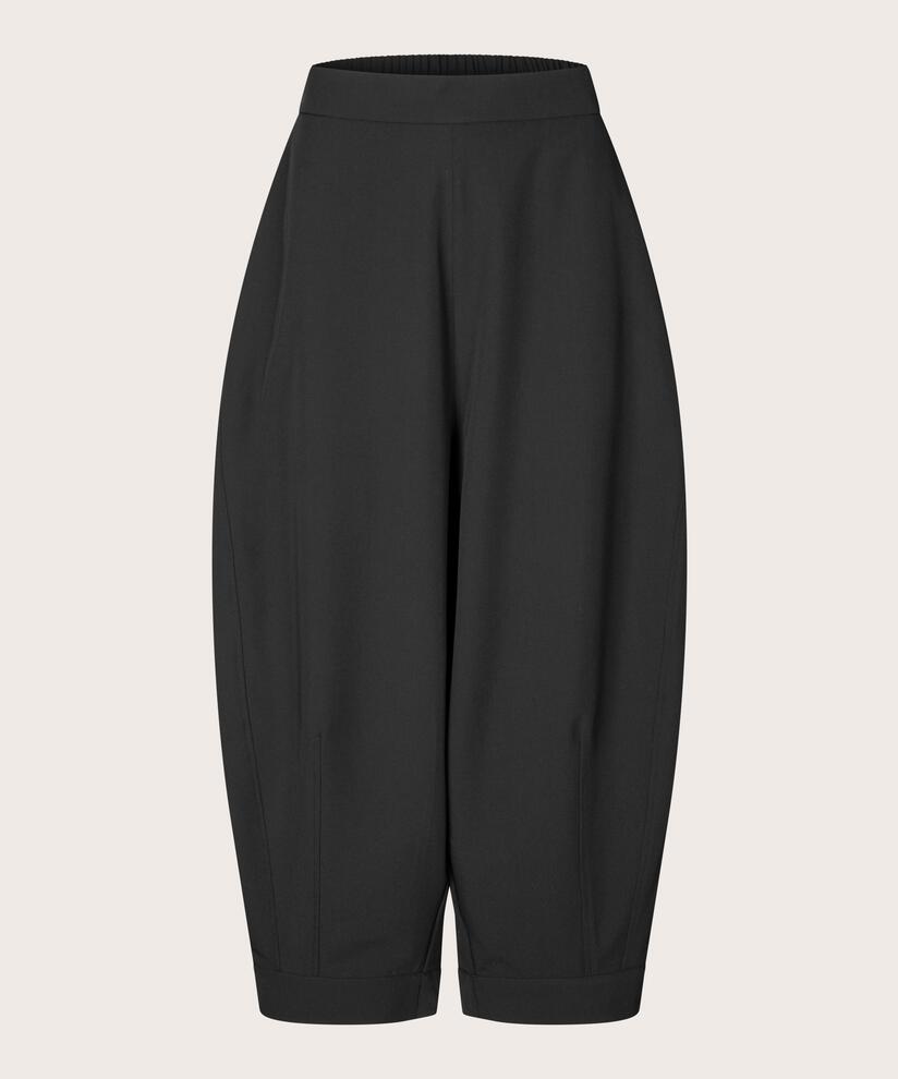 Pyrella Bukser, Black