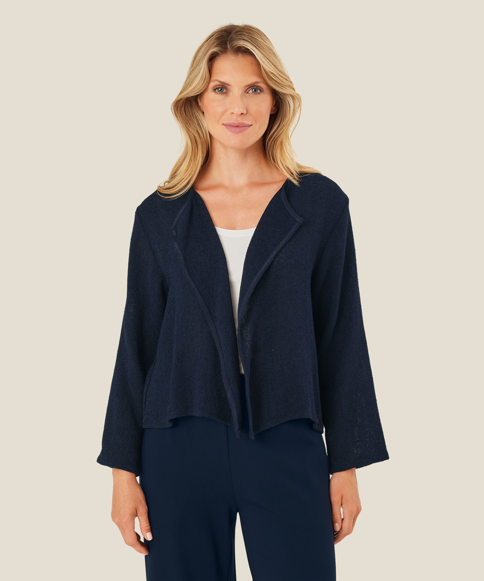 Julitta Jakke, Navy