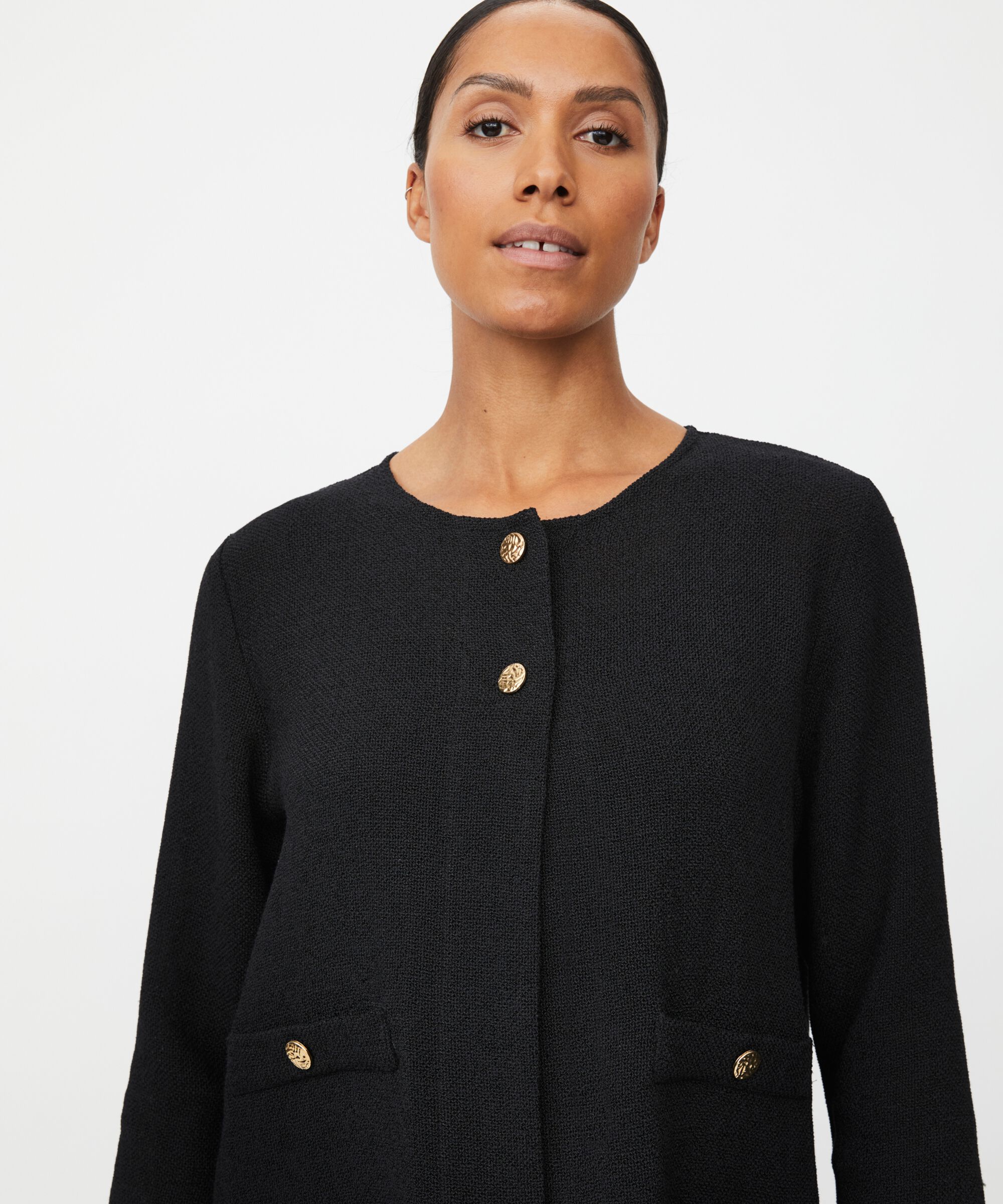 Julithra Jakke, Black