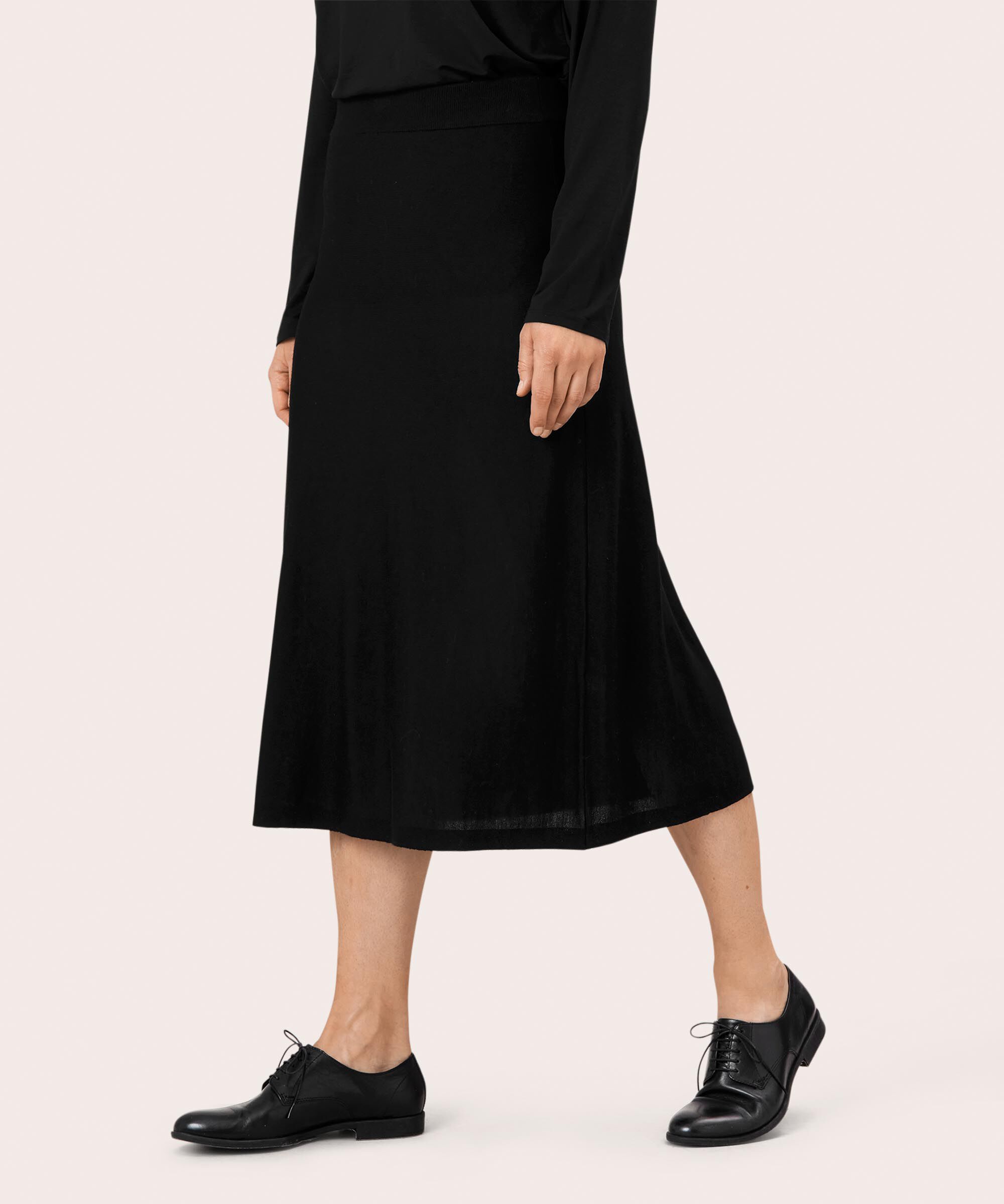 Stina Nederdel, Black