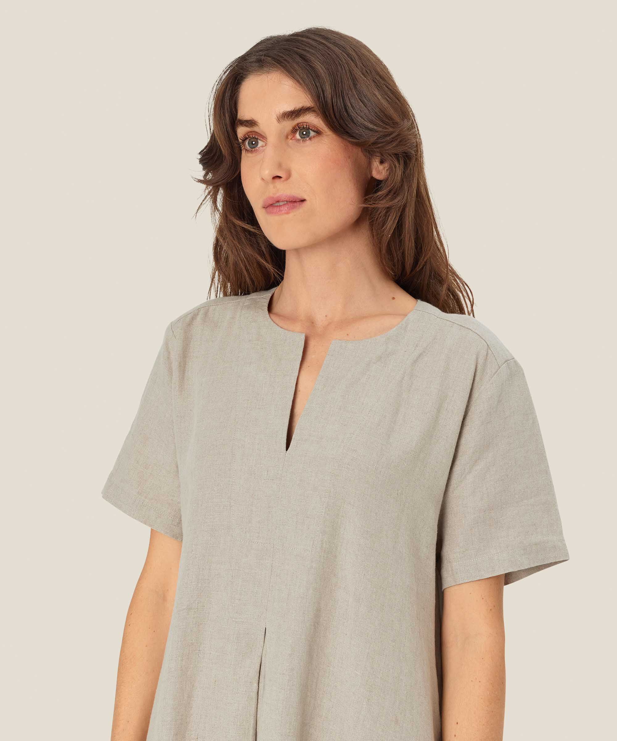 Nipani Kjole, Natural