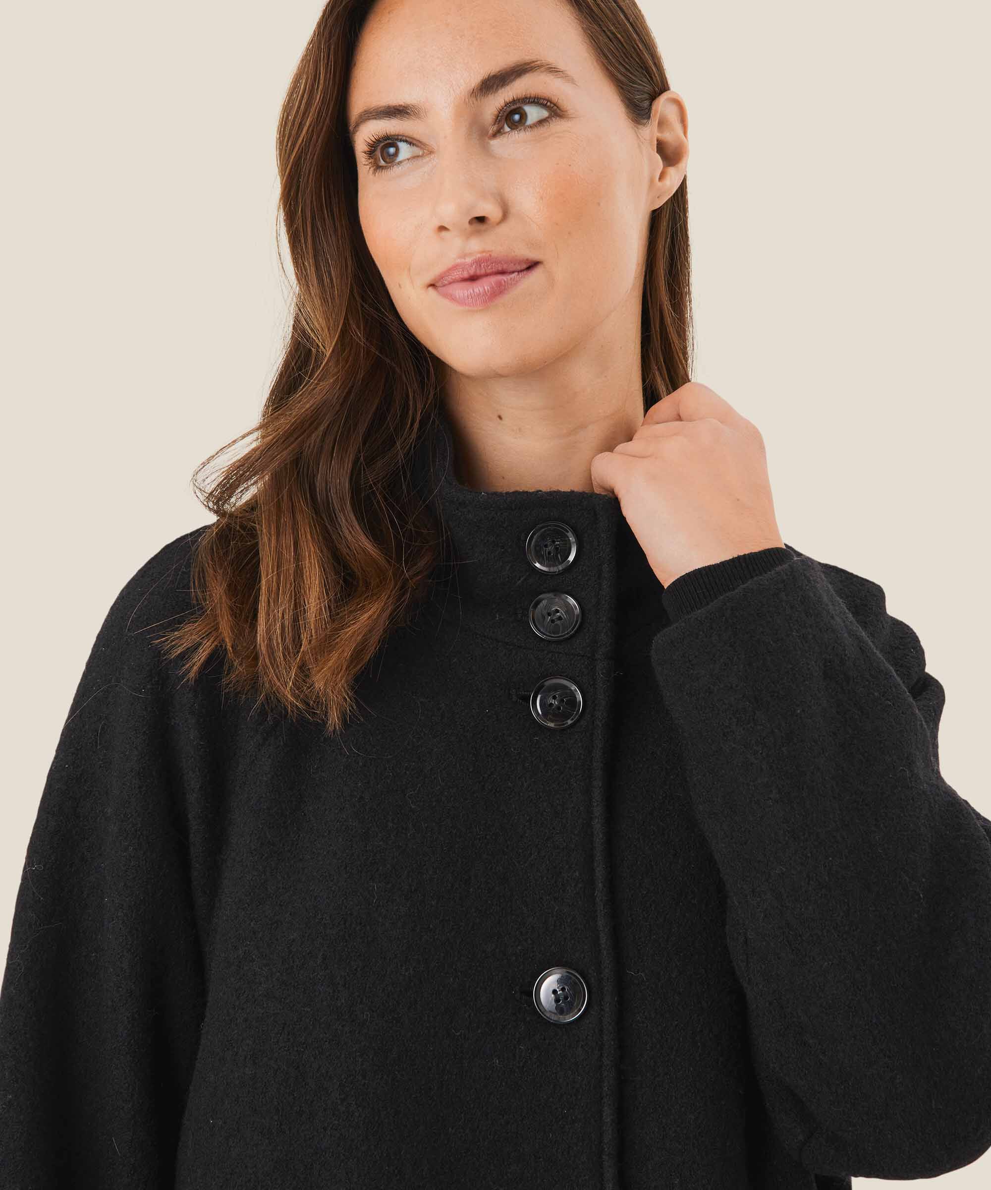 Teresa Uldfrakke, Black