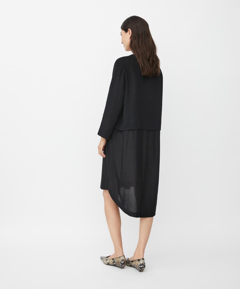 Nonah Kjole, Black