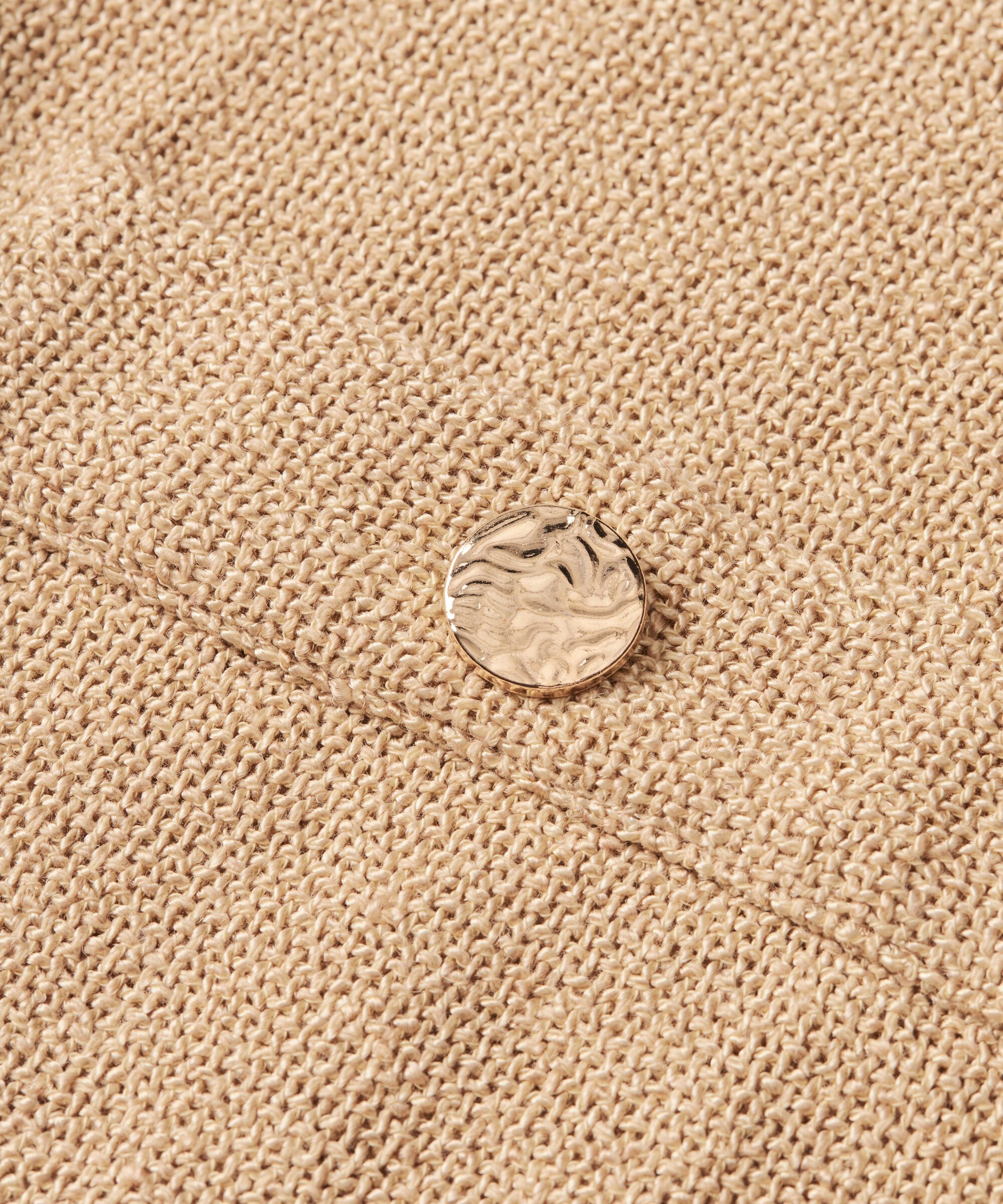 Julithra Jakke, Travertine