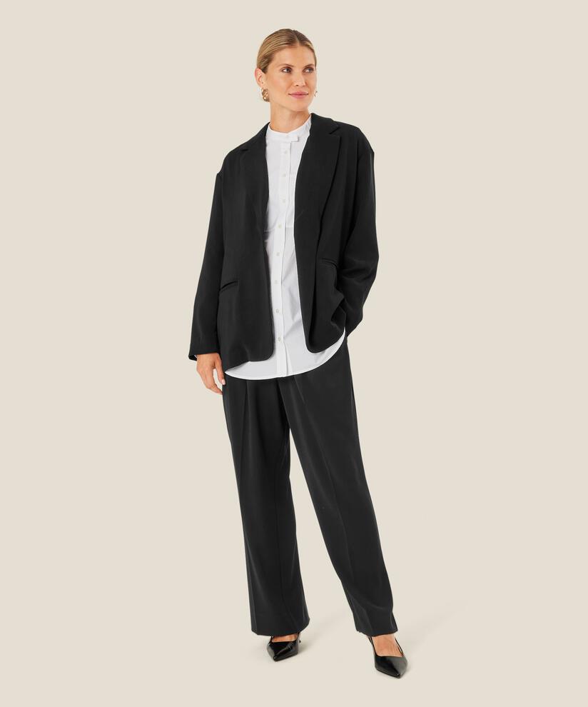 Perlias Bukser, Black